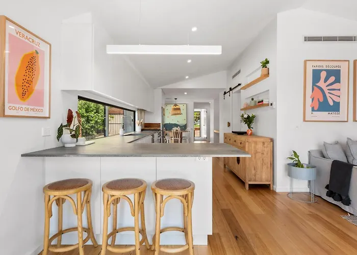 Sunset Shack - Sleeps 6 - Dog Friendly!
