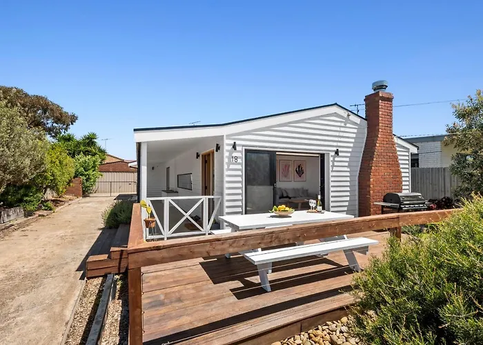 Sunset Shack - Sleeps 6 - Dog Friendly!